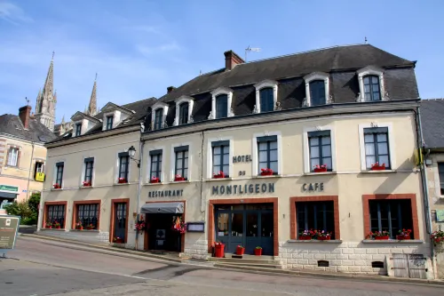 Logis- Hôtel & Restaurant le Montligeon Hotel a Belleme