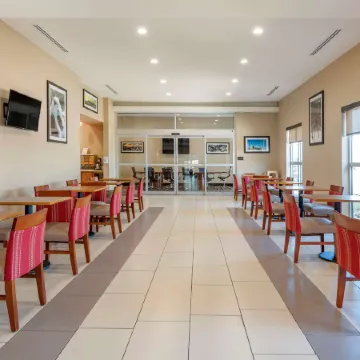 Comfort Suites - University