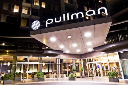 Pullman Adelaide Отели рядом с достопримечательностью «Вел Гарденс»