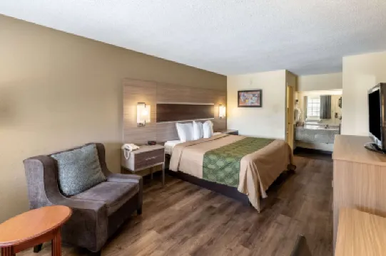 Econo Lodge Vicksburg Hotels near Lower Mississippi River Museum