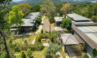 The Mountain Courtyard Thekkady