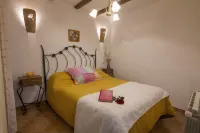 Romantic House for 2 or 4 People with Jacuzzi