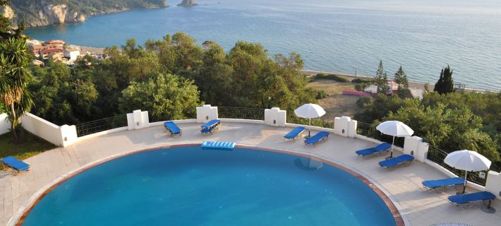 Studio Apartments "maria" with Pool in Agios Gordios Beach Hotels in Achillii