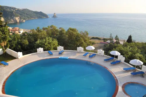 Studio Apartments "maria" with Pool in Agios Gordios Beach - Bjergudsigt