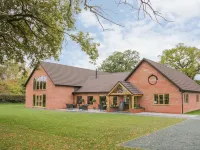 Oak Lodge Hotels in 