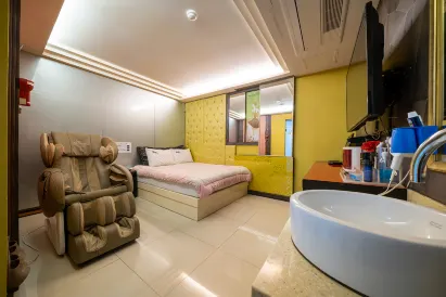 Palace Motel