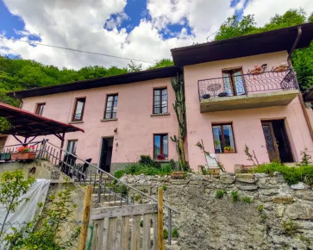 Casa Rosy Hotels in Porlezza