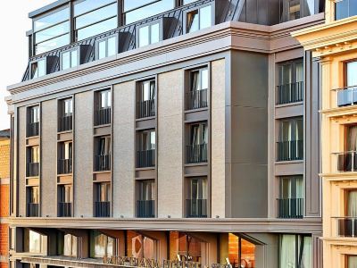 Lady Diana Hotel