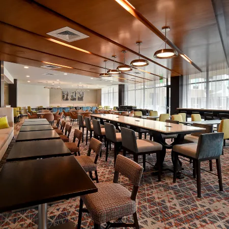Home2 Suites by Hilton Las Vegas Convention Center Отели рядом с достопримечательностью «Башня отеля-казино Stratosphere»
