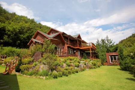 Hoengseong Bordeaux Pension Отели в г. Хвенсон