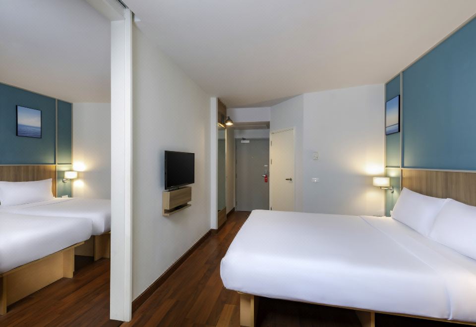 4. 호텔 이비스 시..