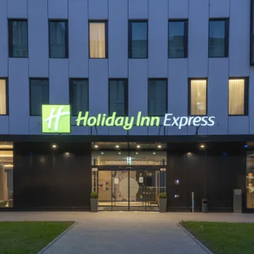 Holiday Inn Express Düsseldorf - Hauptbahnhof Отели рядом с достопримечательностью «Рейнская телебашня (Рейнтурм)»