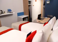 Holiday Inn Express ISTANBUL - ATAKOY METRO by IHG - Beach