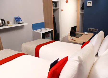 Holiday Inn Express Istanbul - Atakoy Metro Отели рядом с достопримечательностью «Музей авиации»