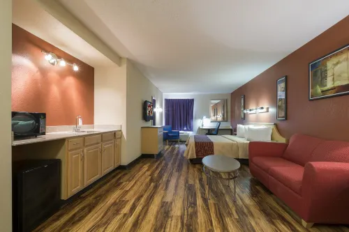 Red Roof Inn & Suites Philadelphia - Bellmawr Hotels in Deptford