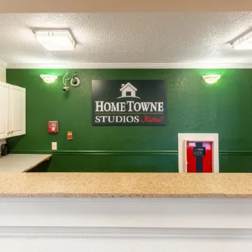 HomeTowne Studios by Red Roof Atlanta - Norcross Downtown