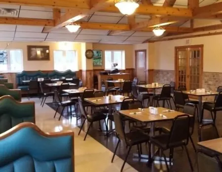 Inn of the Pines Отели в г. Адамс