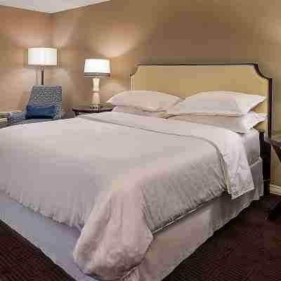 Sheraton Westport Chalet Hotel St. Louis Rooms