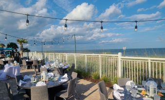 Holiday Inn Resort Oceanfront @ Surfside Beach