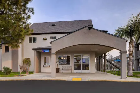Motel 6 Buttonwillow, CA Central Отели в г. Баттонвиллоу
