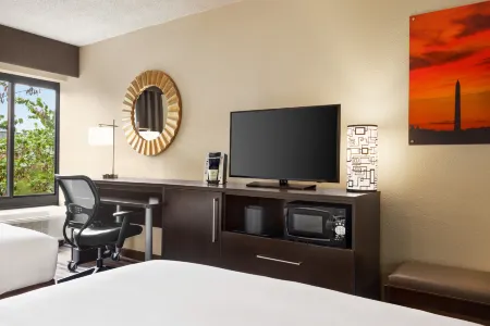 Holiday Inn Washington-Dulles International Airport, an IHG Hotel