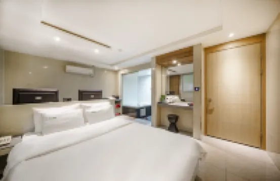 Shincheon Ban Hotels near Garak Market