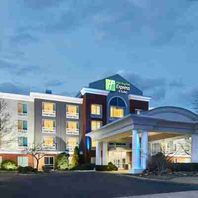 Holiday Inn Express & Suites I-26 & US 29 at Westgate Mall Hotel Exterior