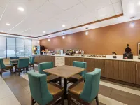 La Quinta Inn & Suites by Wyndham Jamestown Hotels in Chautauqua County