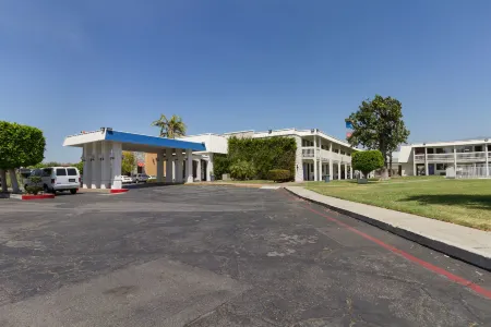 Motel 6 Claremont, CA