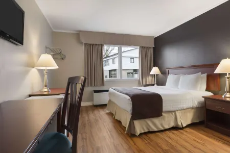 SureStay by Best Western Brockville Отели рядом с достопримечательностью «King's Lock Craft Distillery»