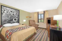 Super 8 by Wyndham Mt Pleasant - Motels
