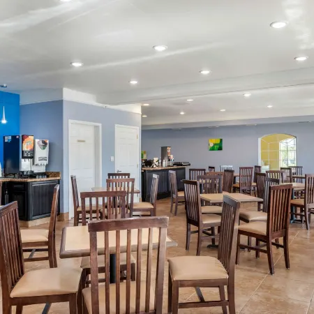 Quality Inn & Suites at the Outlets Mercedes-Weslaco