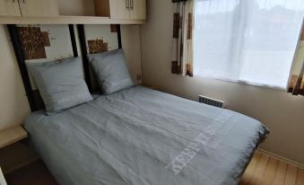 Large Mobile Homes Sleeping 8 with Air Conditioning in a Holiday Village