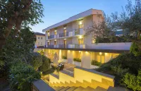 Virgilio Grand Hotel Hotels near Torre Truglia