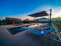 Galeria Plaza San Jeronimo - Rooftop Pools