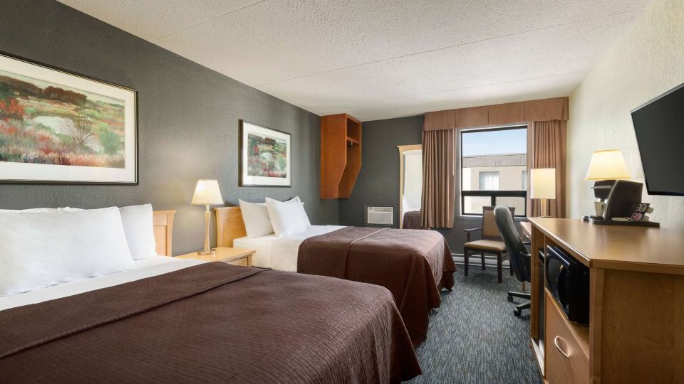 Travelodge by Wyndham Edmonton West