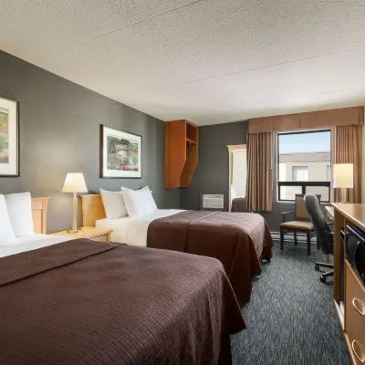 Travelodge by Wyndham Edmonton West โรงแรมใกล้TELUS World of Science - Edmonton