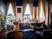 Castle Rock Hostel - Adults Only Hotels near Central Library