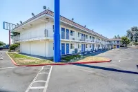 Motel 6 Stockton, CA - Charter Way West