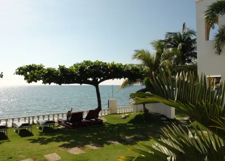 Squares Beachside Apartments