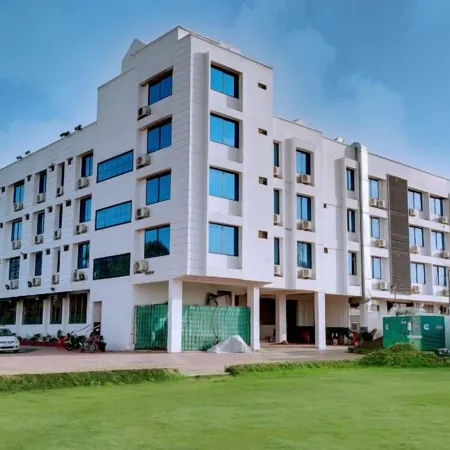 Hotel Balaji Central Отели в г. Ратлам