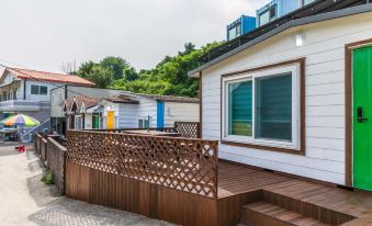 Tongyeong Saryangdo Dongseong Happy House Pension