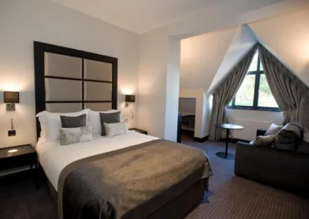 The Lodge at Kingswood Отели в г. Рейгейт