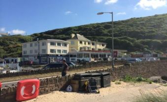 Mawgan Porth Apartments