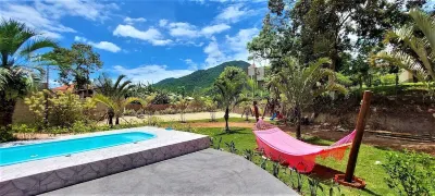 Casa Com Piscina em Gov Celso Ramos - SC Hotele w: Quinta dos Ganchos