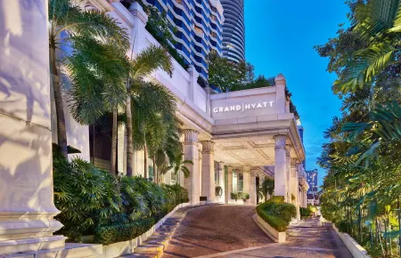 Grand Hyatt Erawan Bangkok Отели рядом с достопримечательностью «Si Yan Wimol Commercial School»