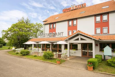 Logis Cris Hôtel et Restaurant, Lyon Sud-Est فنادق في Corbas