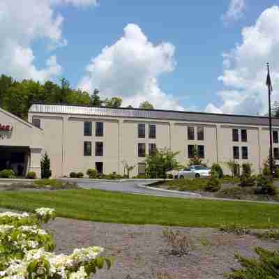 Hampton Inn Brevard Hotel Exterior