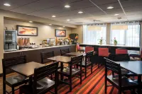 Spark by Hilton Denver International Airport - breakfast