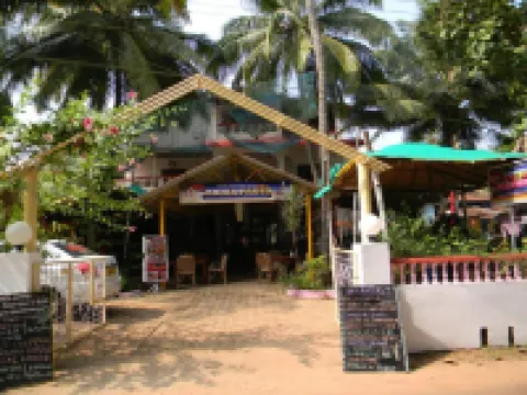 Maria Paulo Guest House Bar and Restaurant アゴンダ周辺のホテル